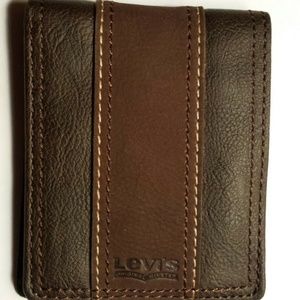 Levi's Men's Traveler Wallet With Suede Stripe NEW